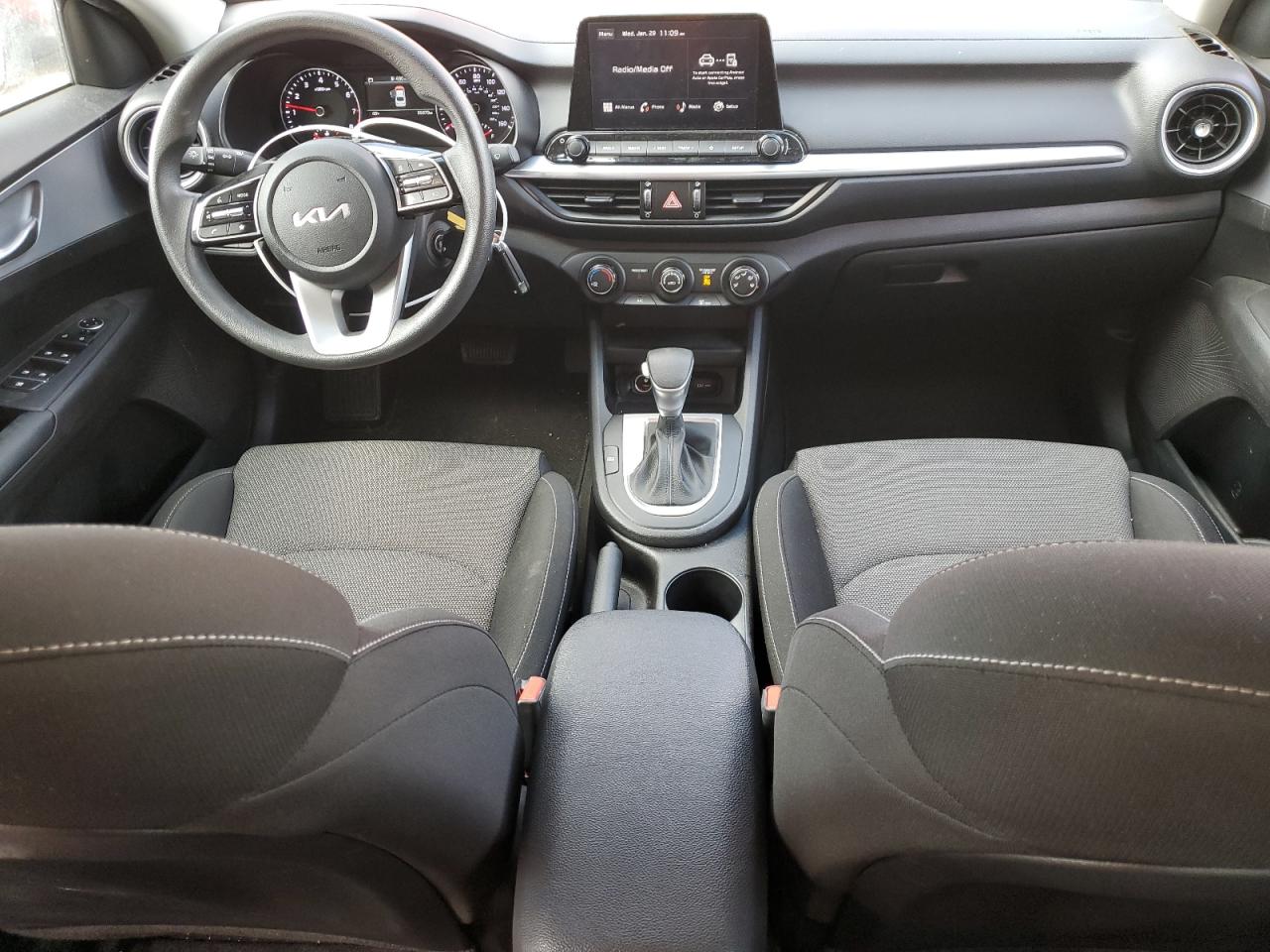 2022 Kia Forte - Image 8