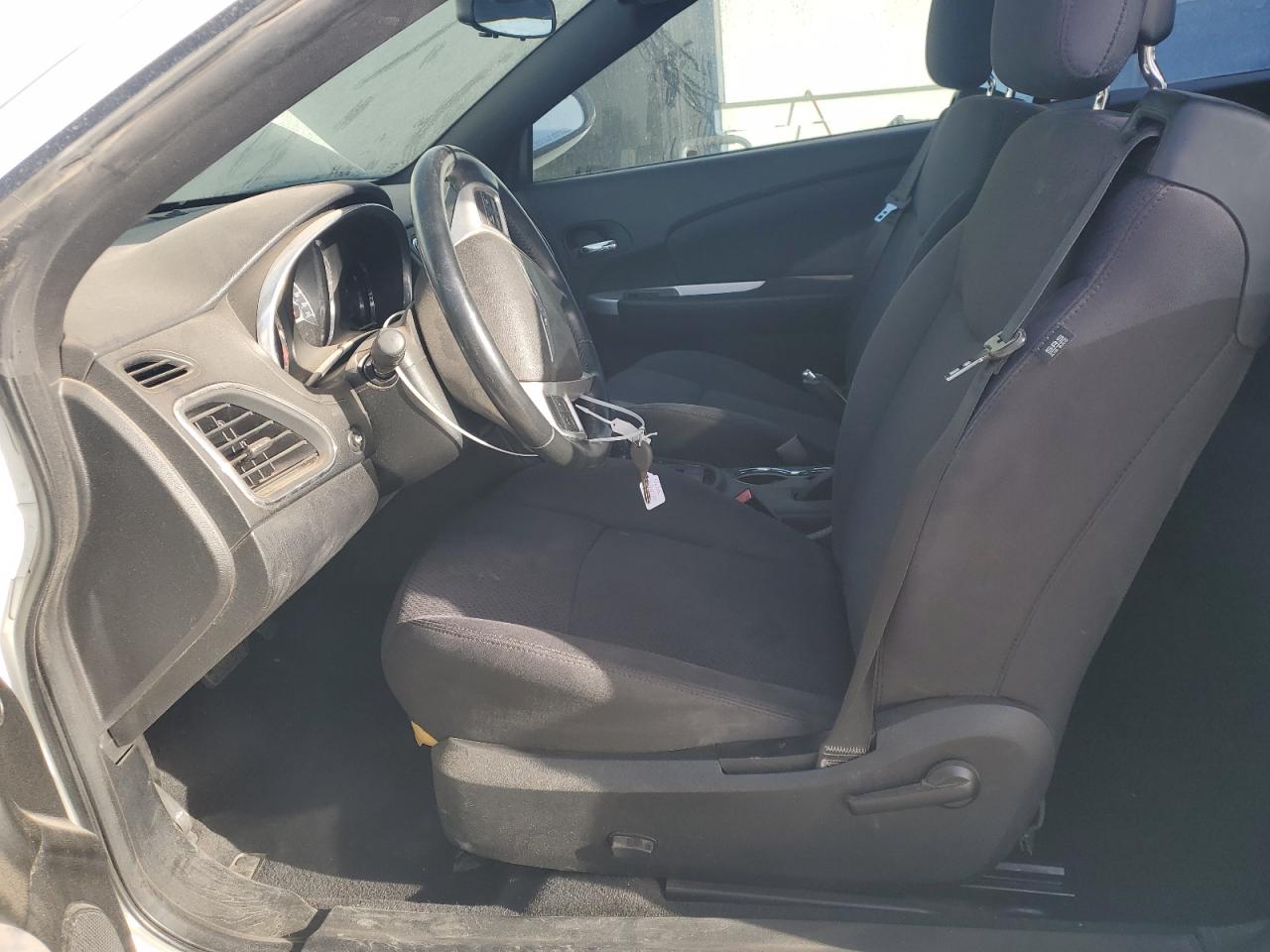 2013 Chrysler 200 - Image 7
