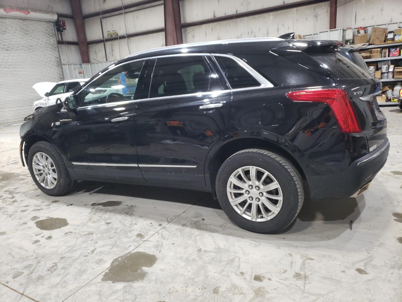 2017 Cadillac XT5 - Image 2