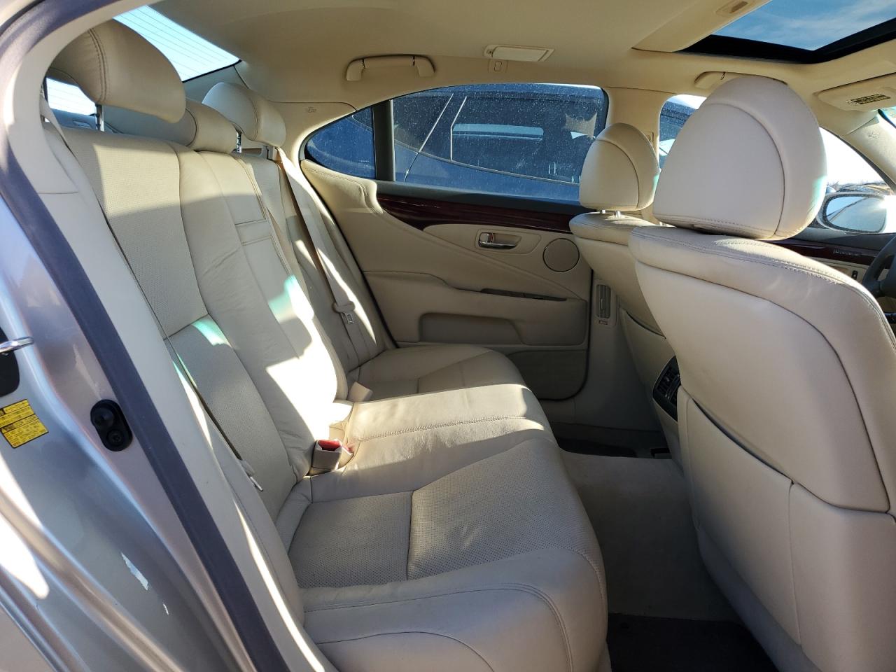 2010 Lexus LS - Image 10