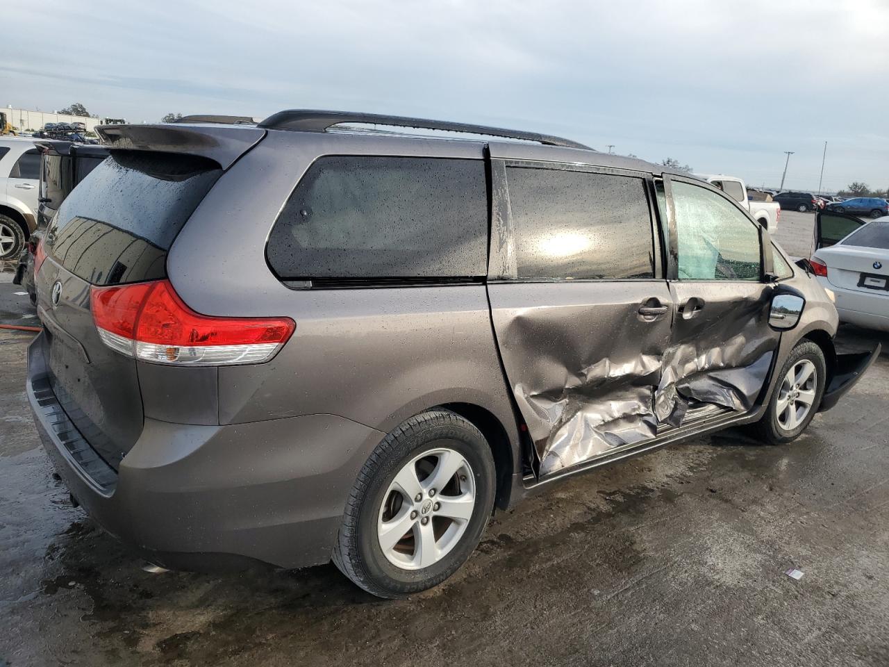 2011 Toyota Sienna - Image 3