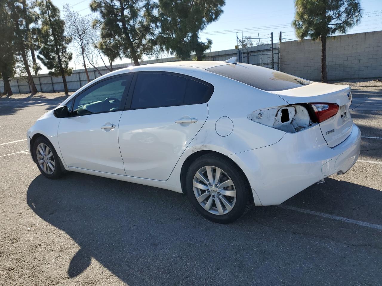 VIN KNAFX4A63F5278139 2015 KIA FORTE no.2