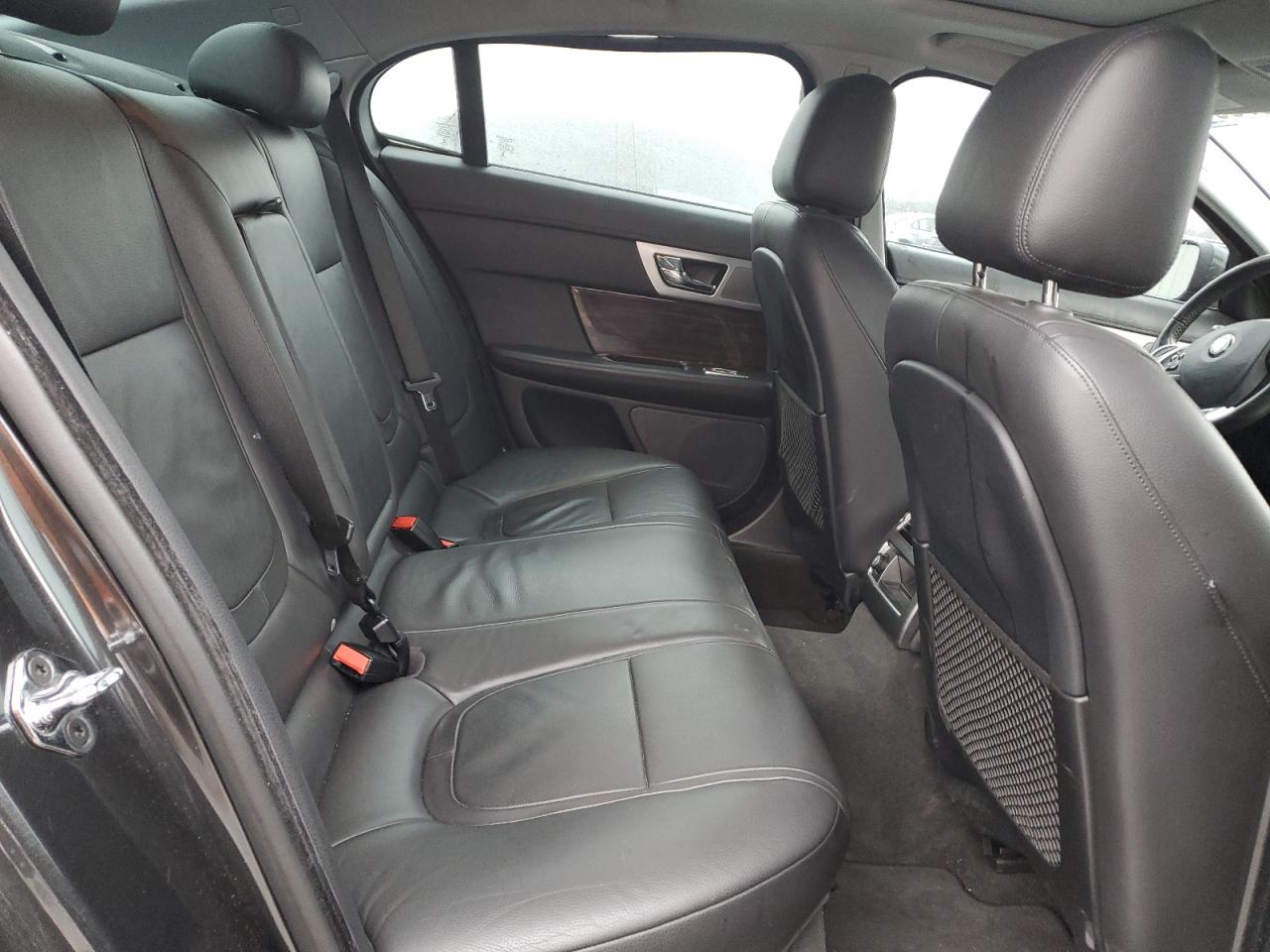 2014 Jaguar XF - Image 10