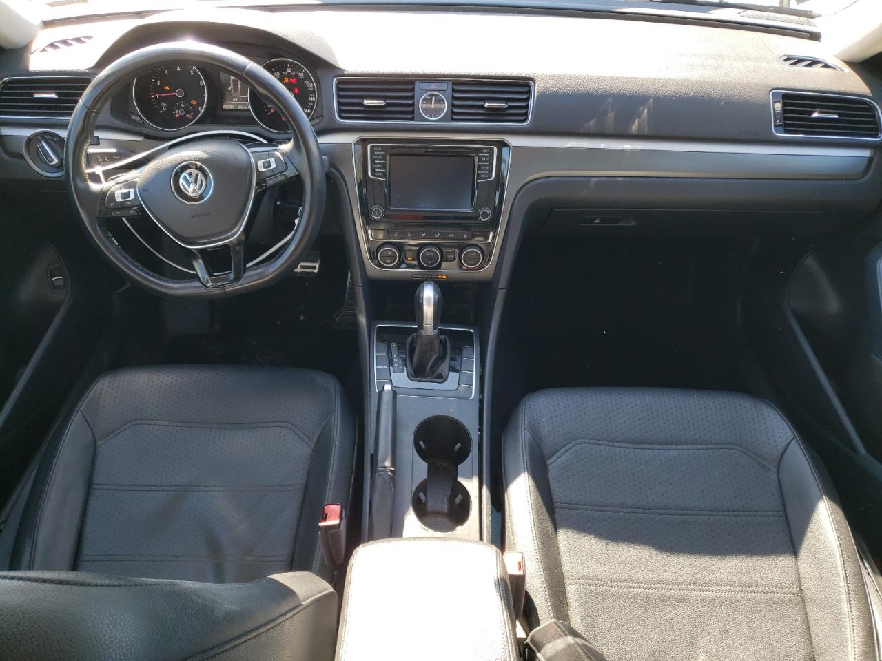 2017 Volkswagen Passat - Image 8
