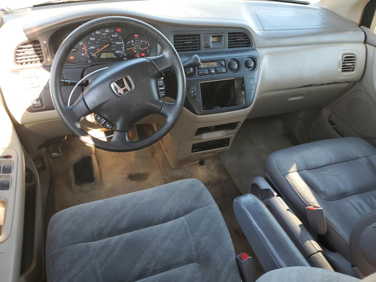 2004 Honda Odyssey - Image 8