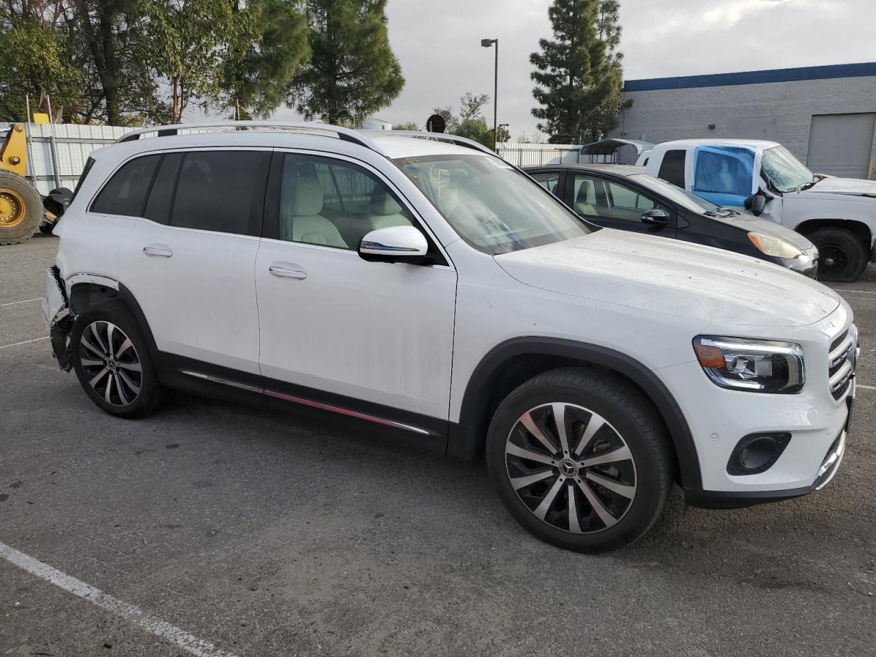 2022 Mercedes-Benz GLB - Image 4
