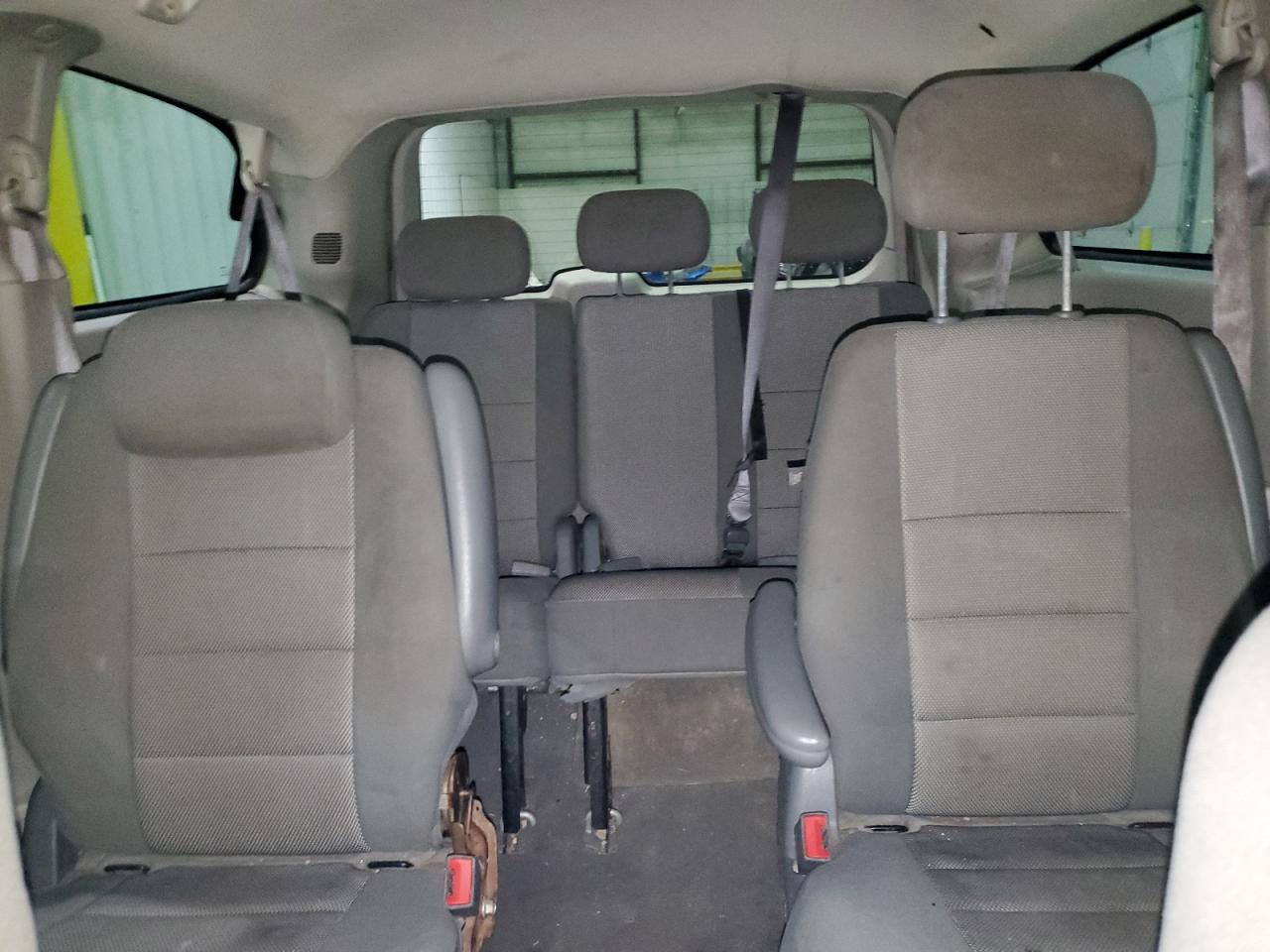 2009 Dodge Caravan - Image 10