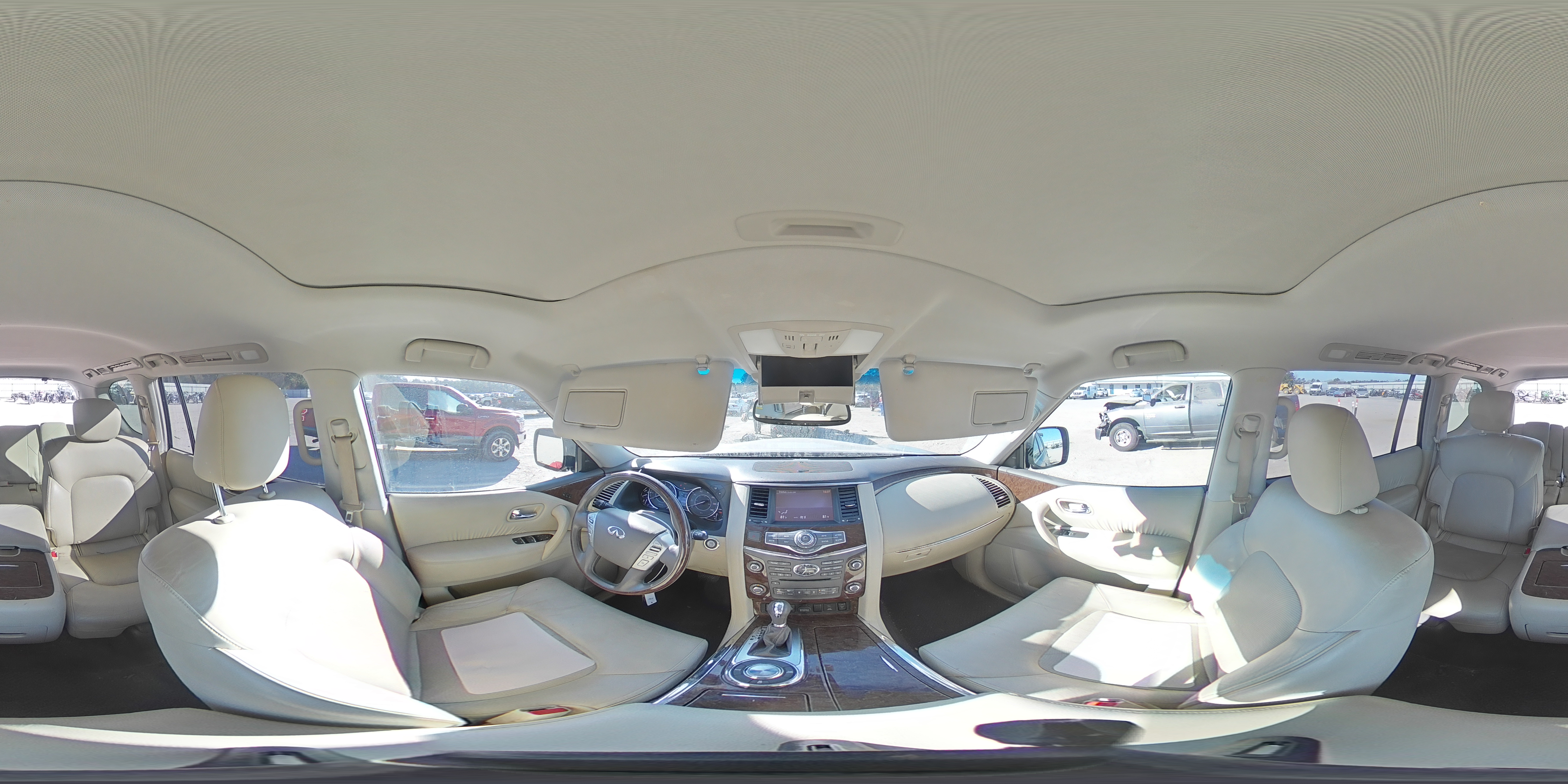 2017 Infiniti QX80 - Image 13
