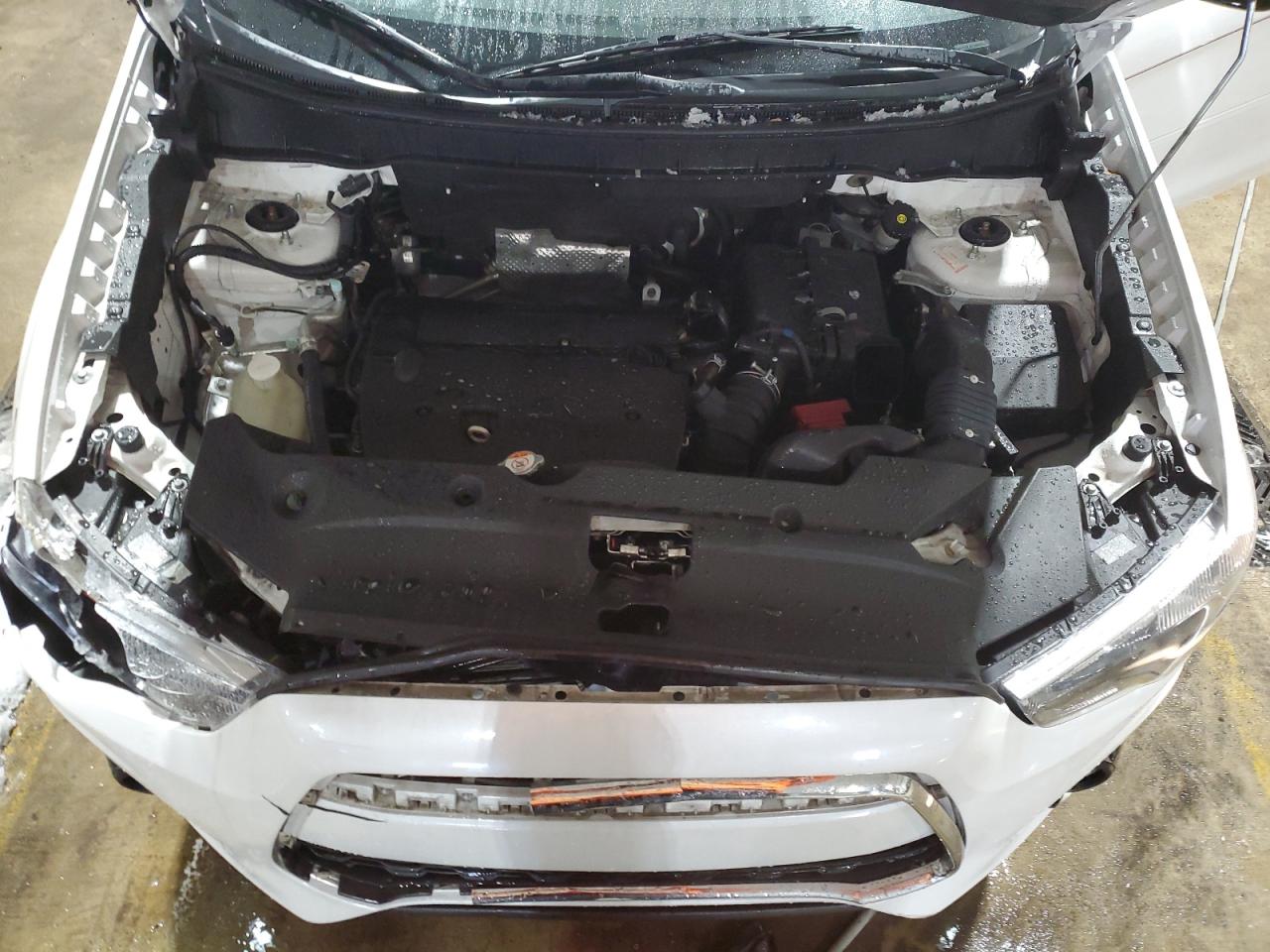 2015 Mitsubishi Outlander - Image 12