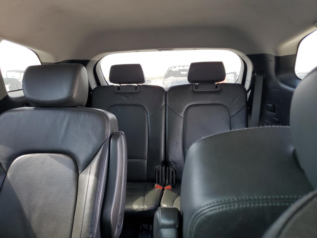 2016 Hyundai Santa Fe - Image 10