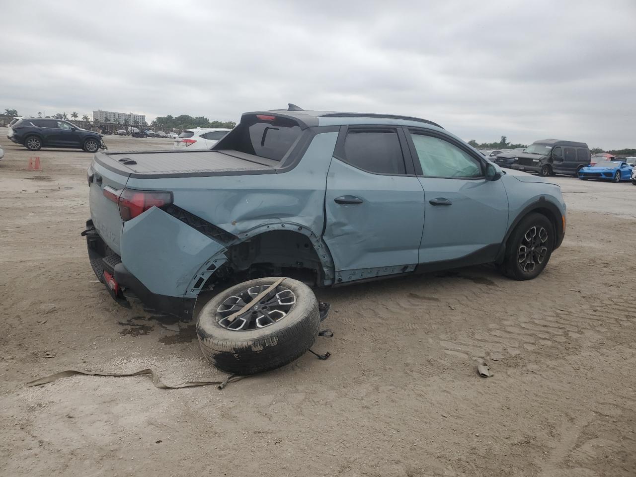 2023 Hyundai Santa Cruz - Image 3