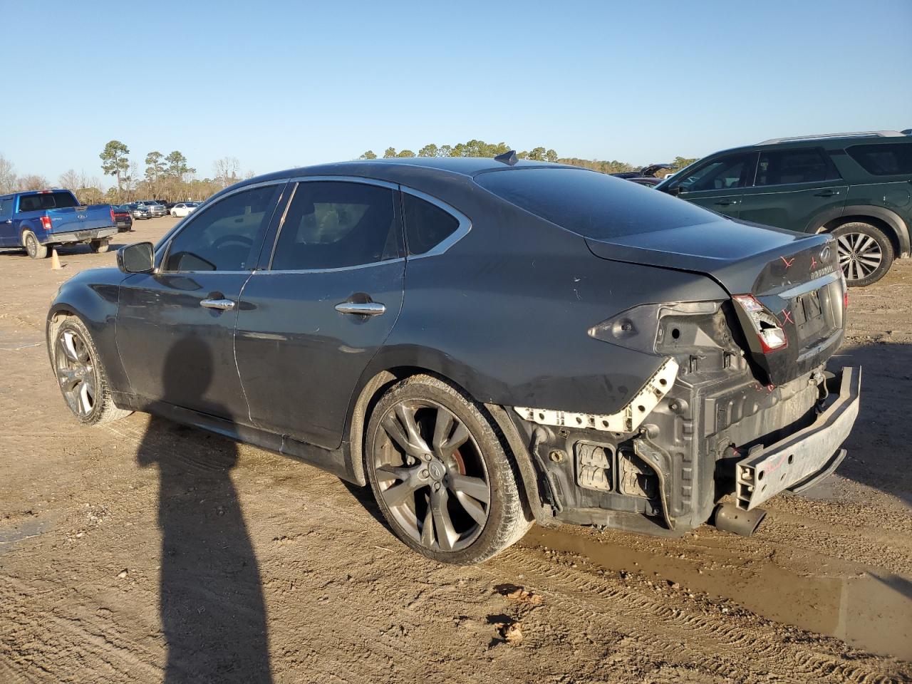 2012 Infiniti M - Image 2