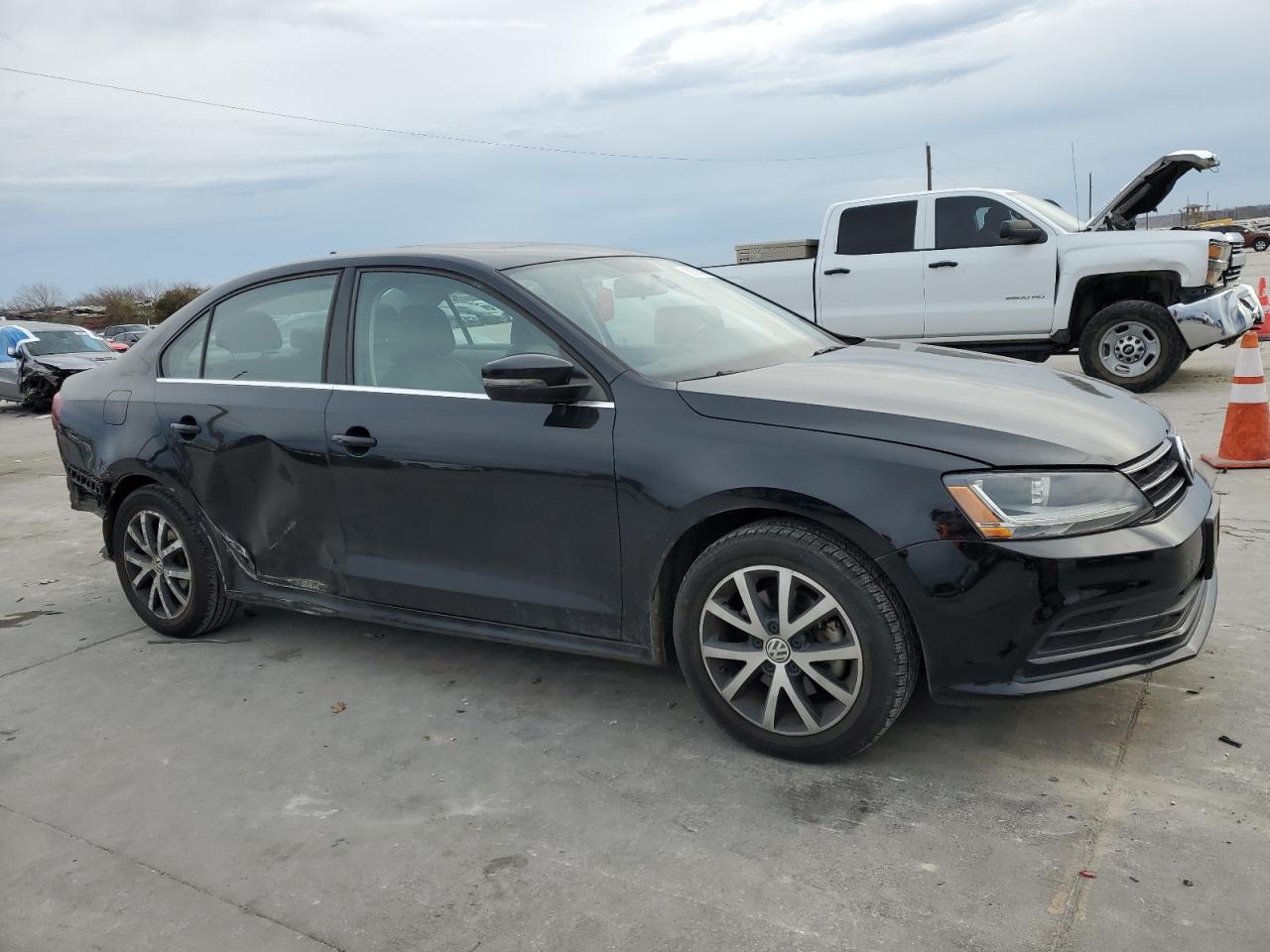 2017 Volkswagen Jetta - Image 4