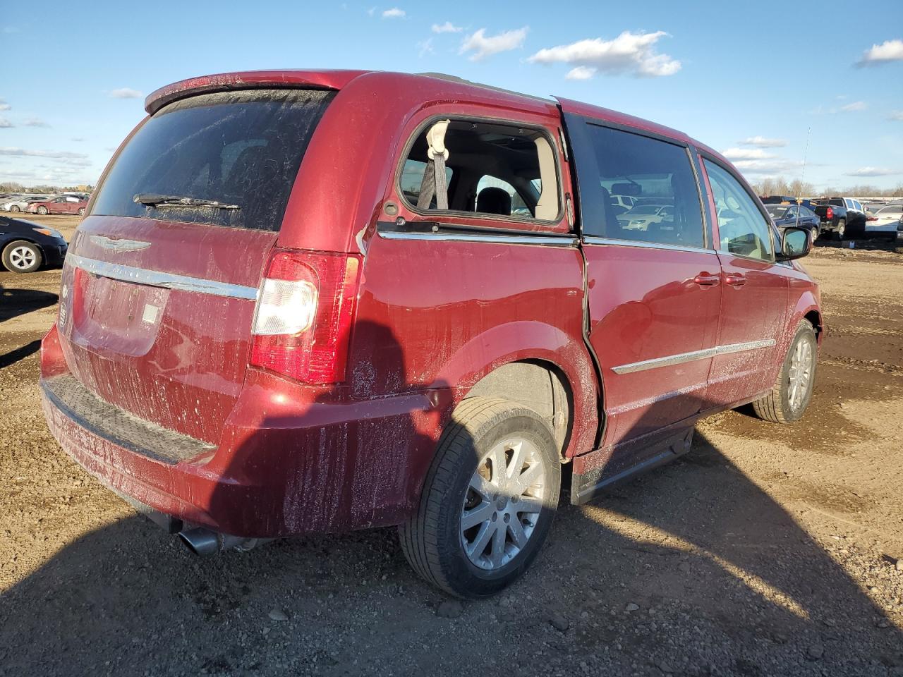 2014 Chrysler Town & Country - Image 3