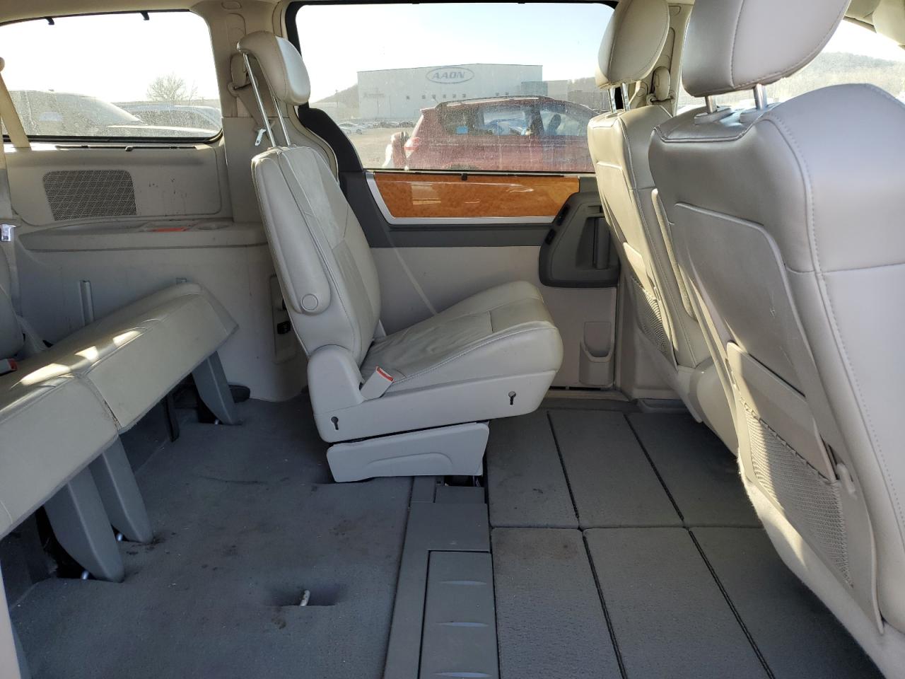 2008 Chrysler Town & Country - Image 11