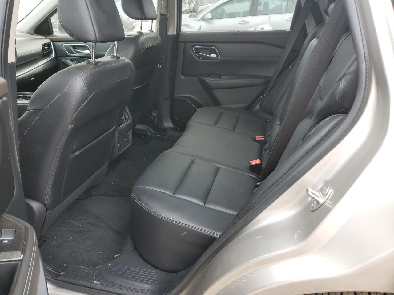 2021 Nissan Rogue - Image 11