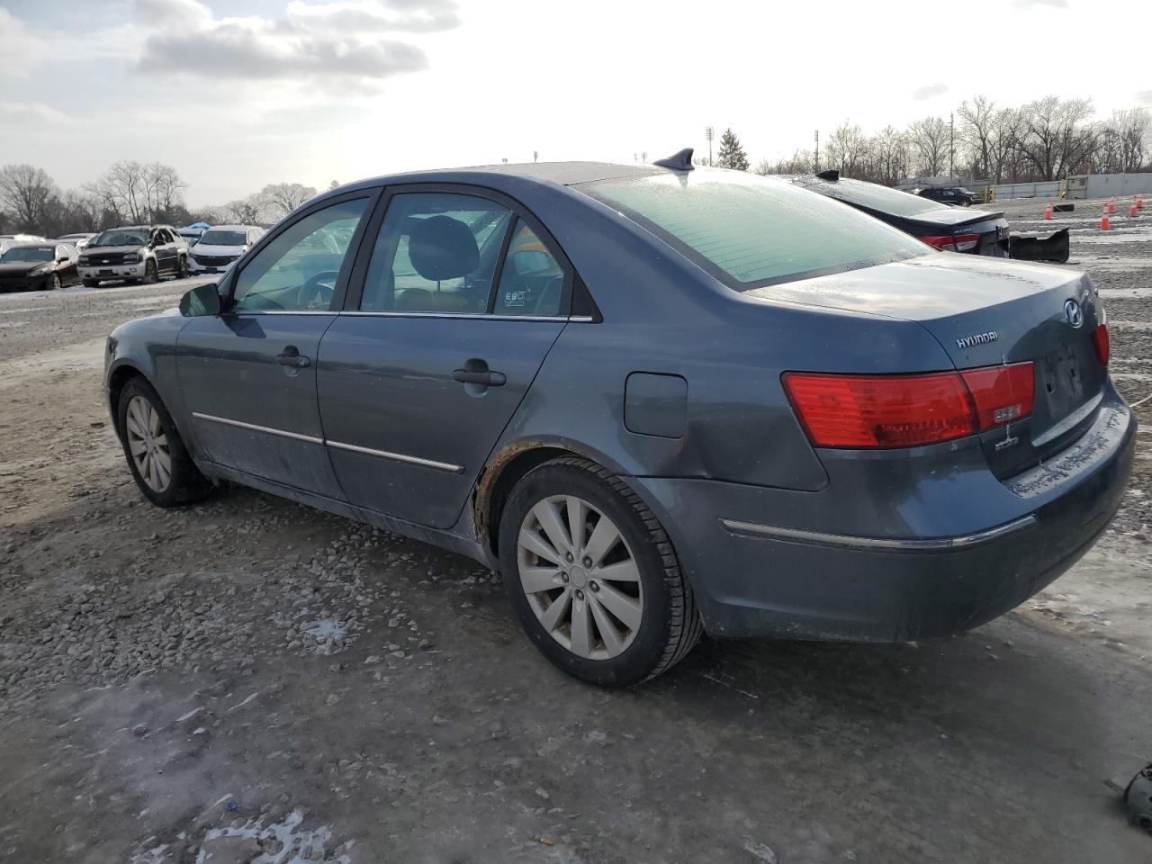 2010 Hyundai Sonata - Image 2