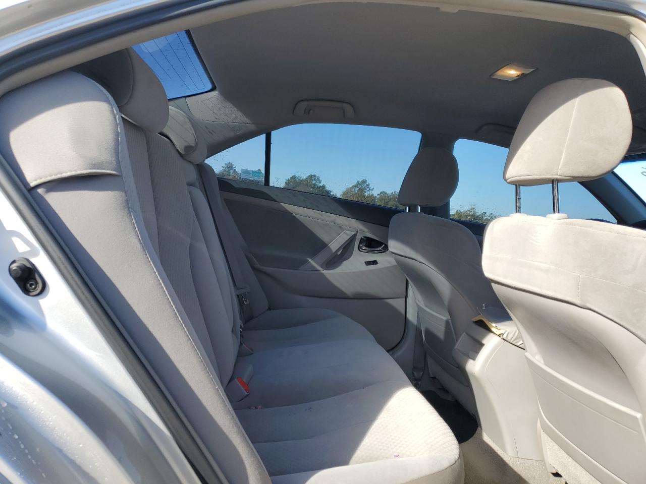 2009 Toyota Camry - Image 10