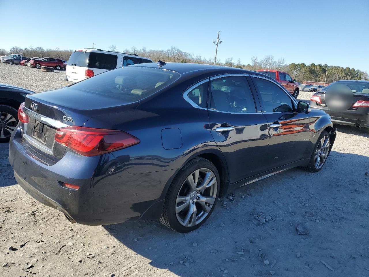 2015 Infiniti Q70 - Image 3