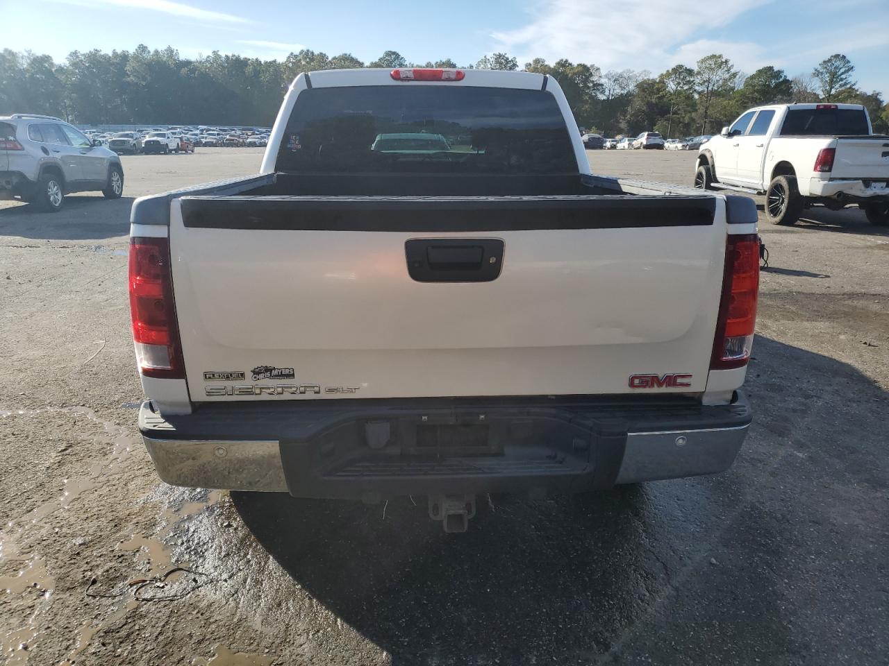 2011 GMC Sierra - Image 6