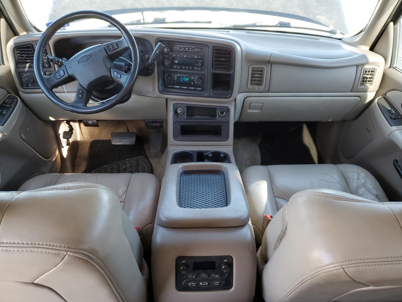 2003 Chevrolet Suburban - Image 8