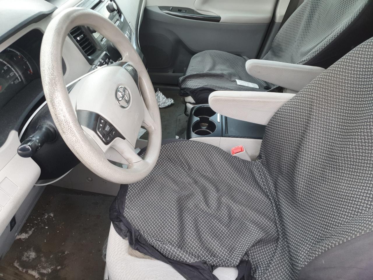 2014 Toyota Sienna - Image 7