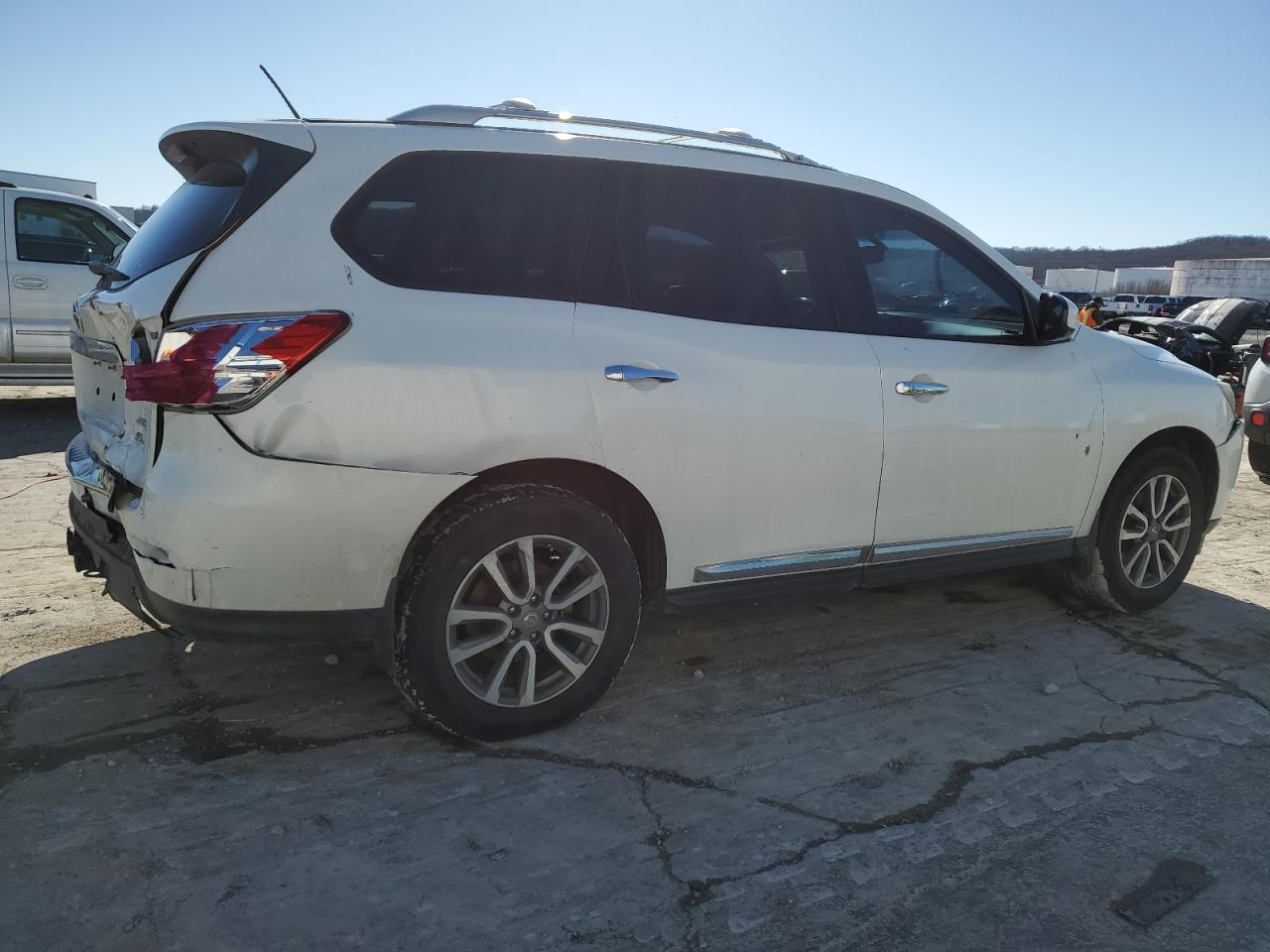 2014 Nissan Pathfinder - Image 3