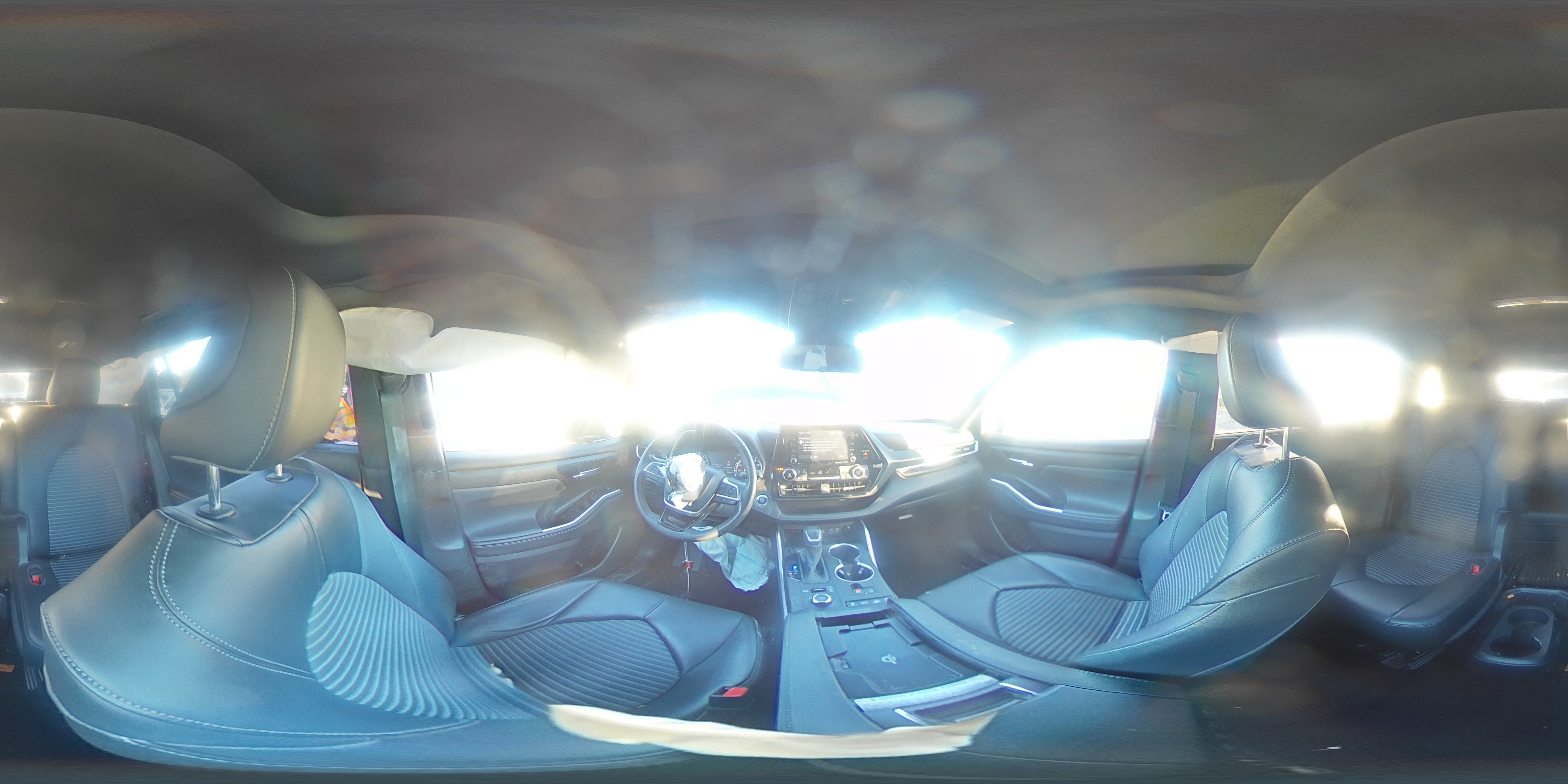 2022 Toyota Highlander - Image 14