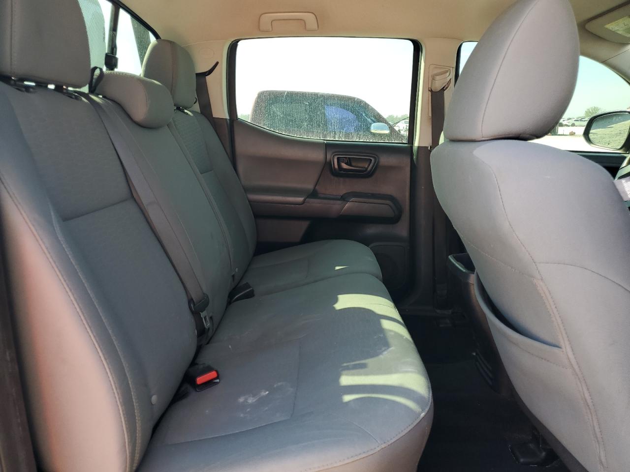 2018 Toyota Tacoma - Image 10