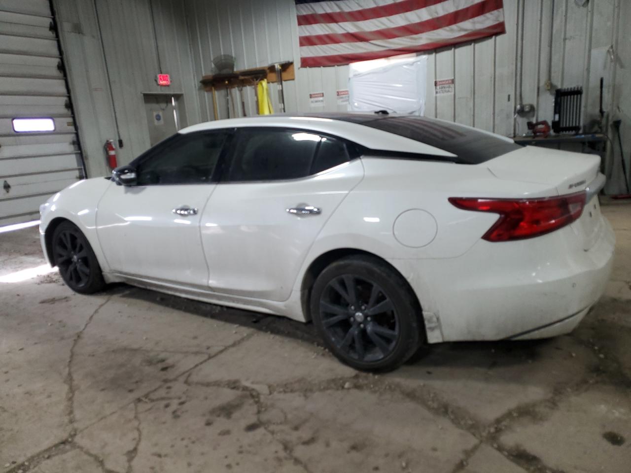 2016 Nissan Maxima - Image 2