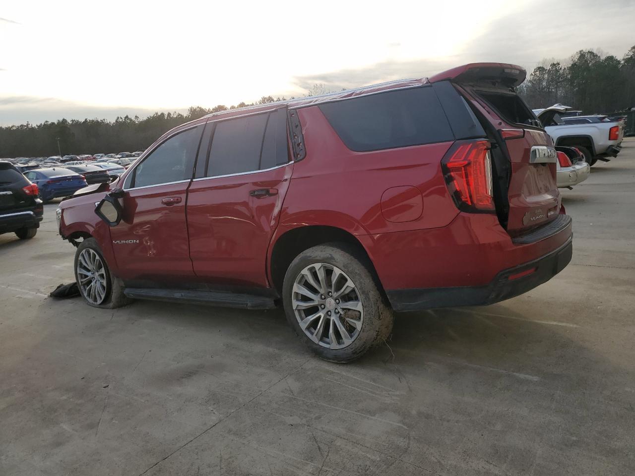 2022 GMC Yukon - Image 2