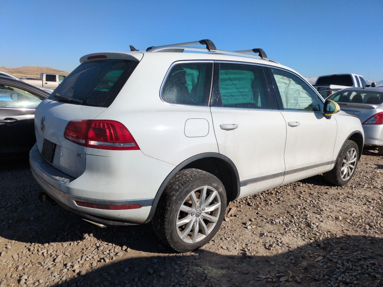2015 Volkswagen Touareg - Image 3