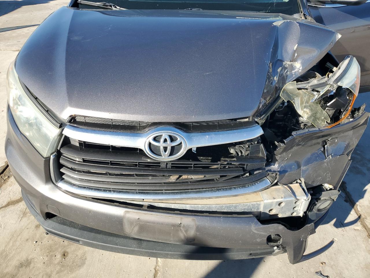 2016 Toyota Highlander - Image 12