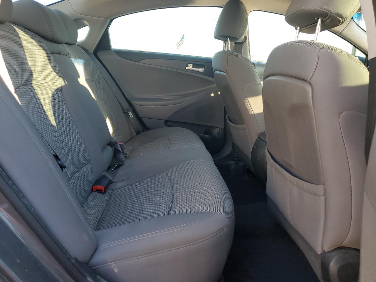 2011 Hyundai Sonata - Image 10