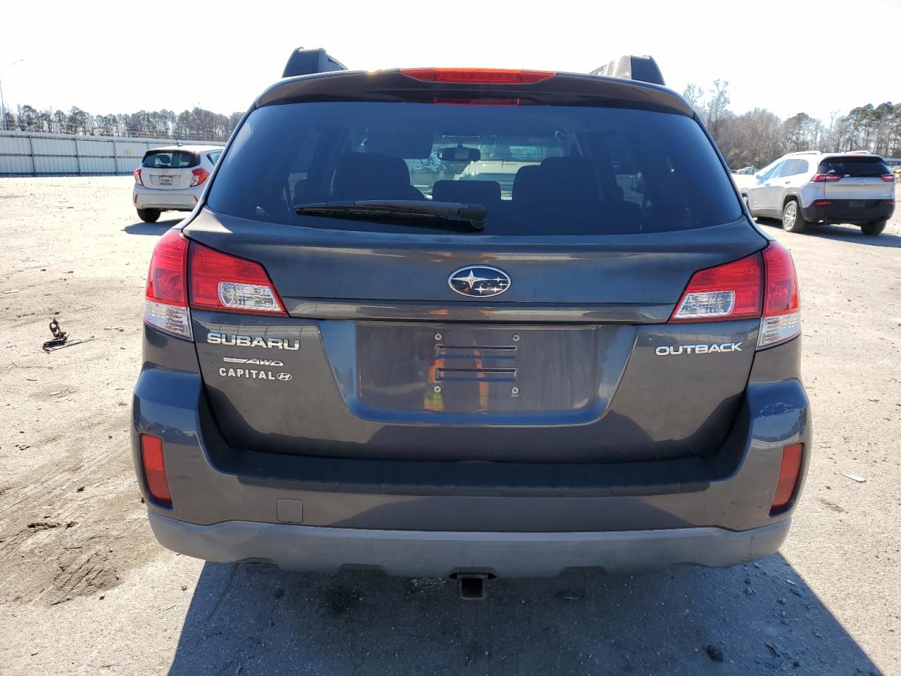 2010 Subaru Outback - Image 6