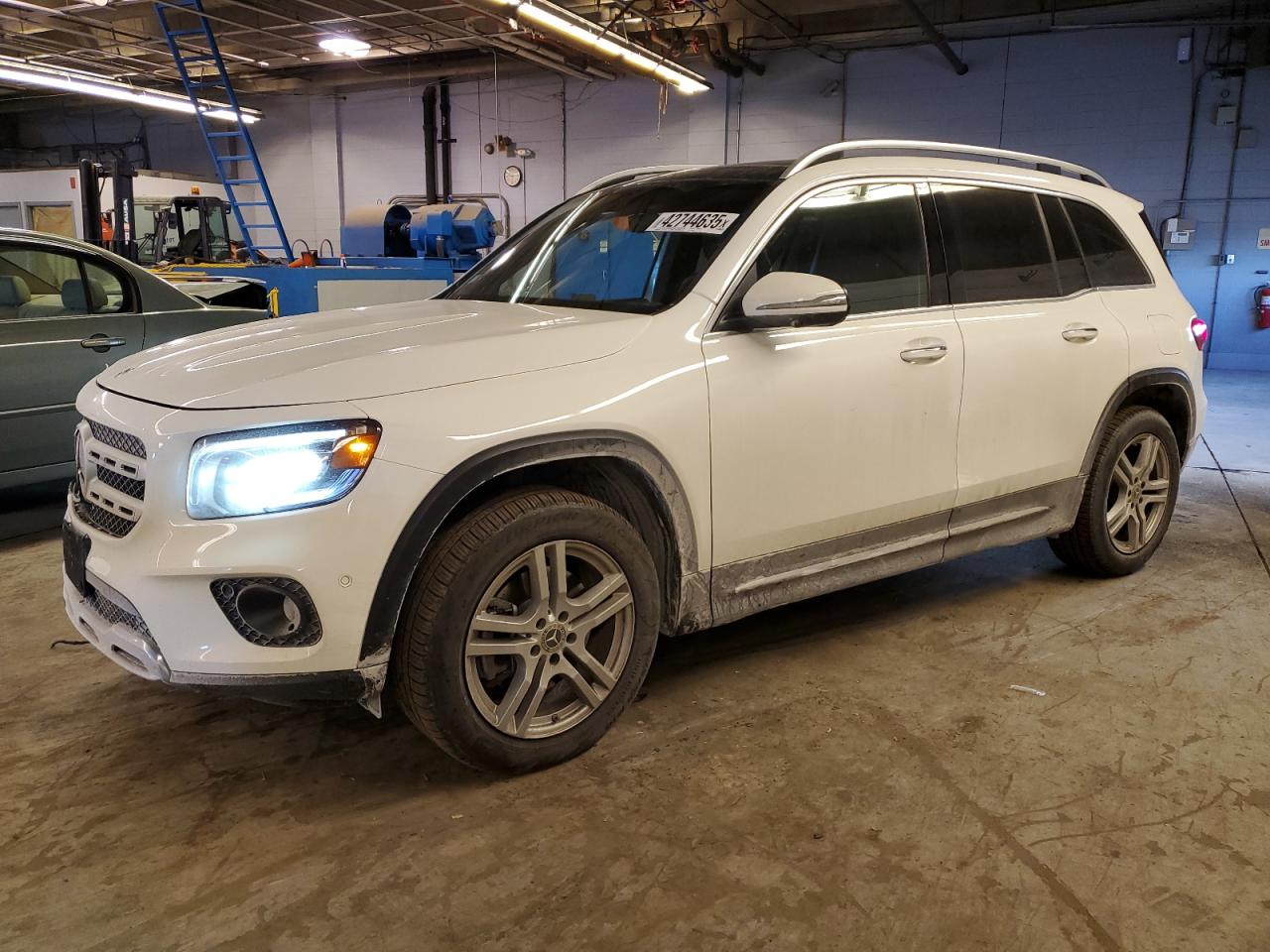 2023 Mercedes-Benz GLB - Image 1