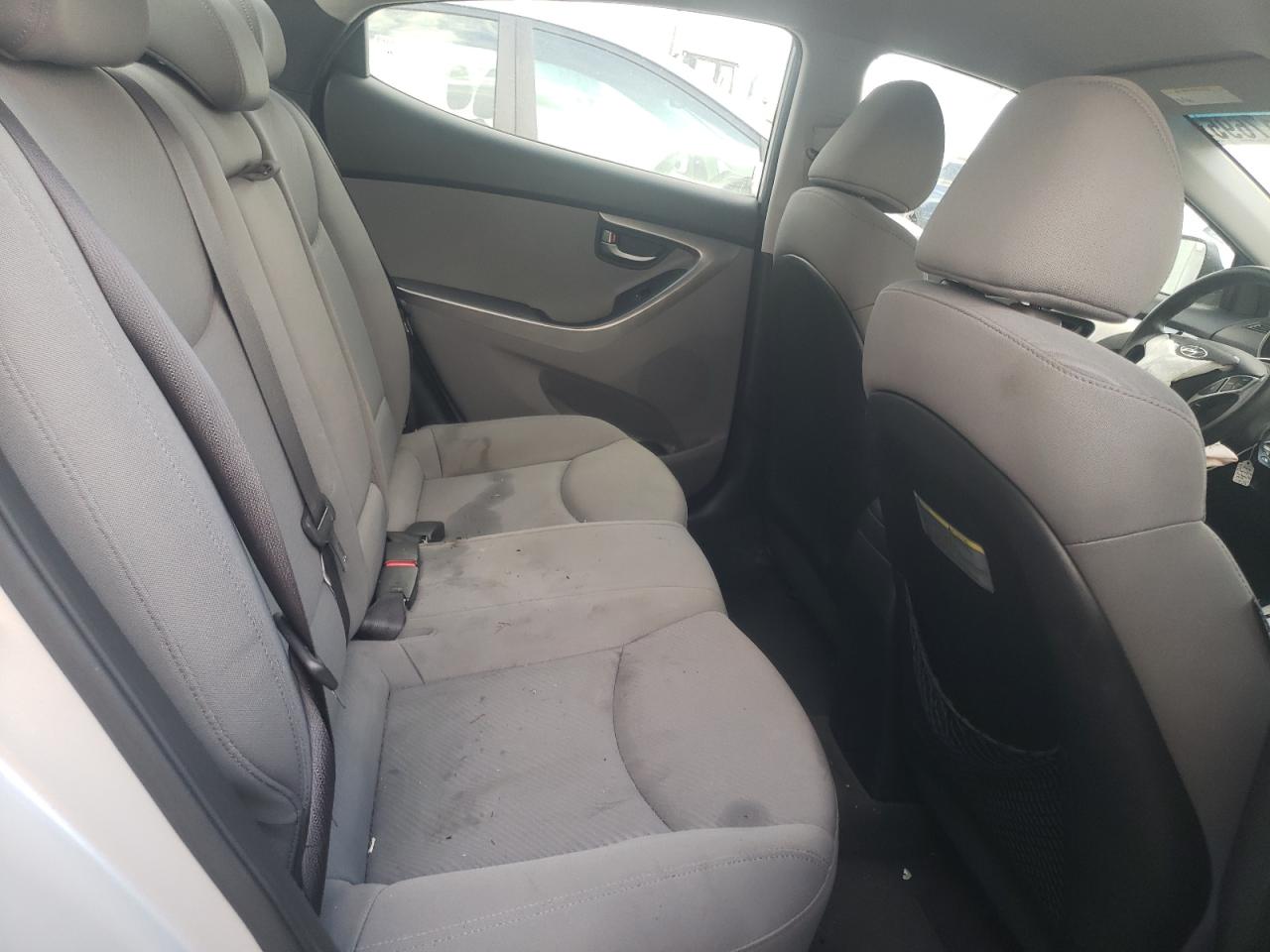 2012 Hyundai Elantra - Image 10