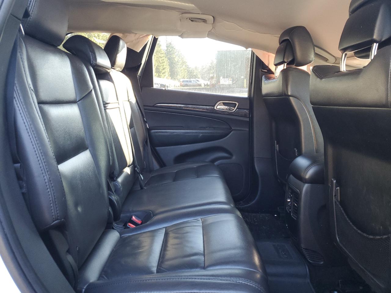 2012 Jeep Grand Cherokee - Image 11