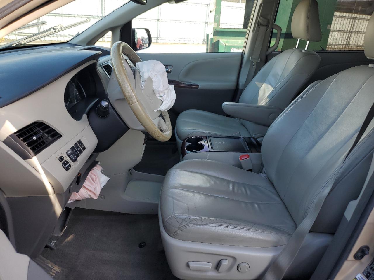 2014 Toyota Sienna - Image 7