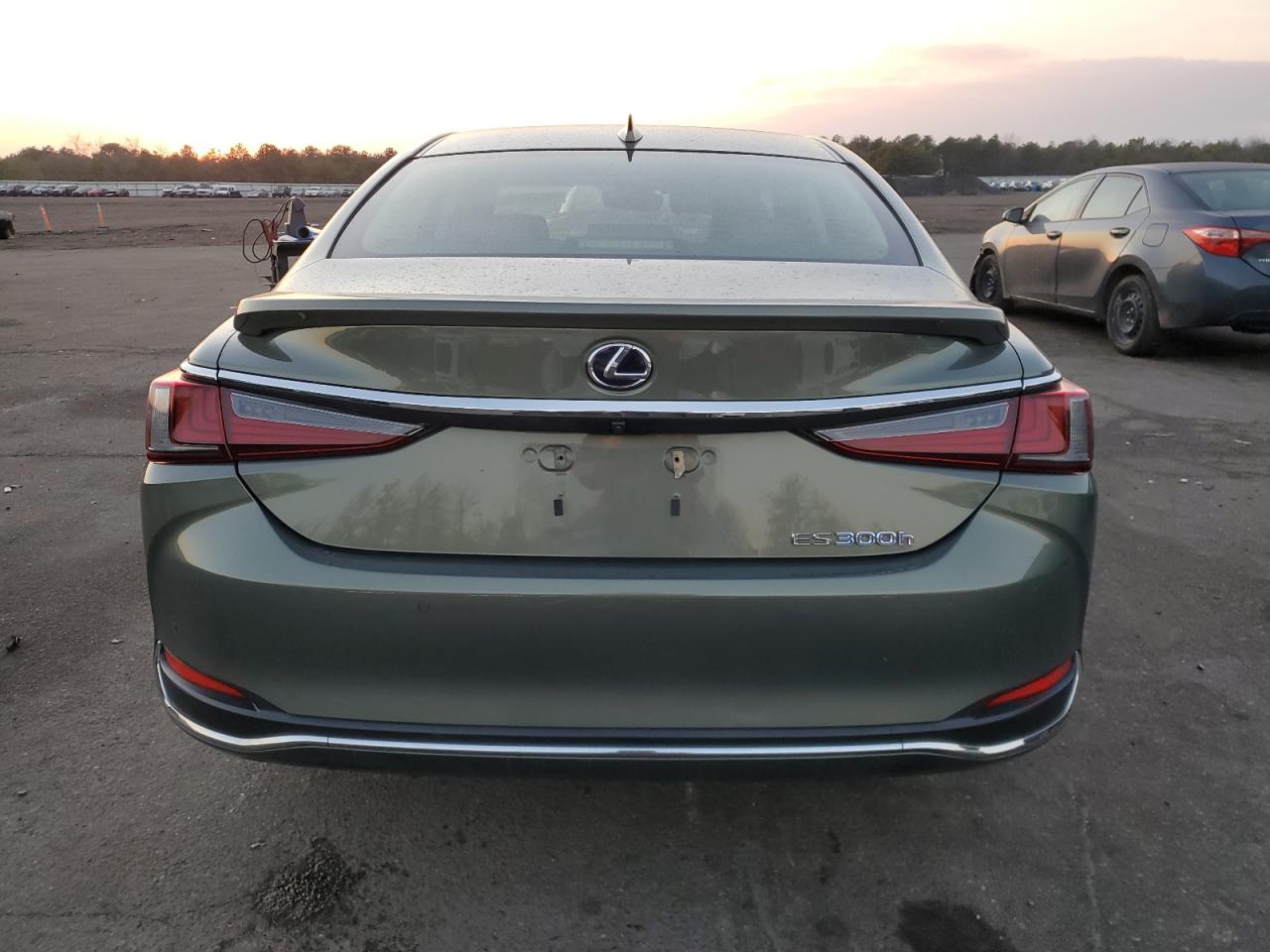 2019 Lexus ES - Image 6