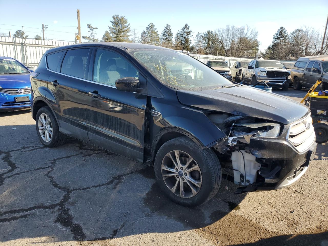 VIN 1FMCU0GD4HUB46069 2017 FORD ESCAPE no.4