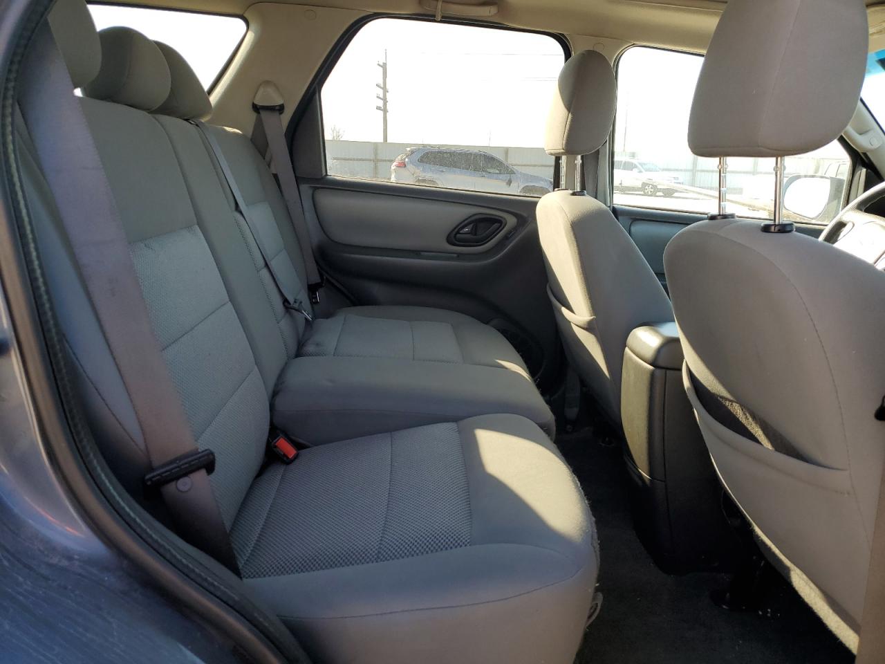 2005 Ford Escape - Image 11