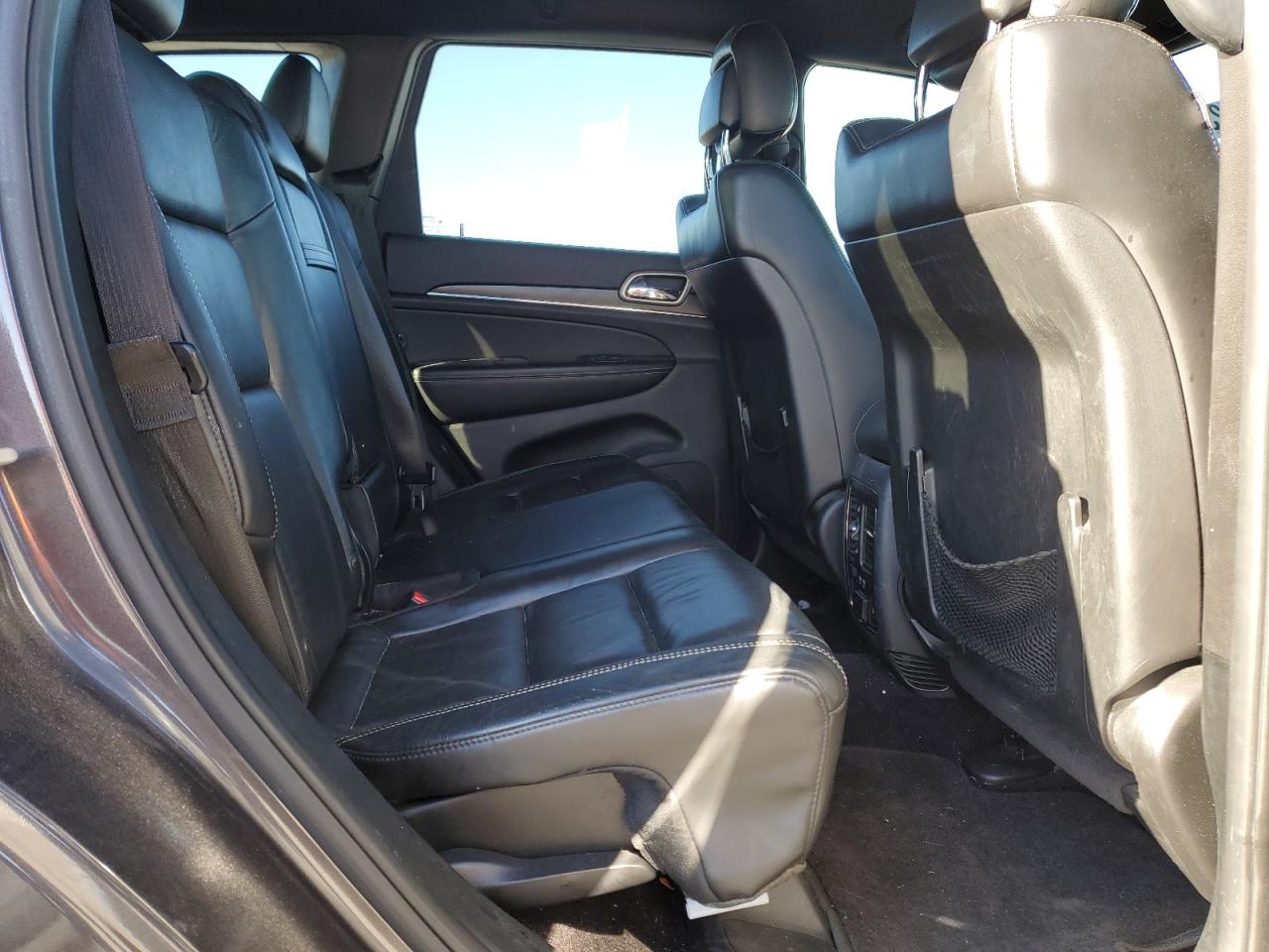 2017 Jeep Grand Cherokee - Image 11