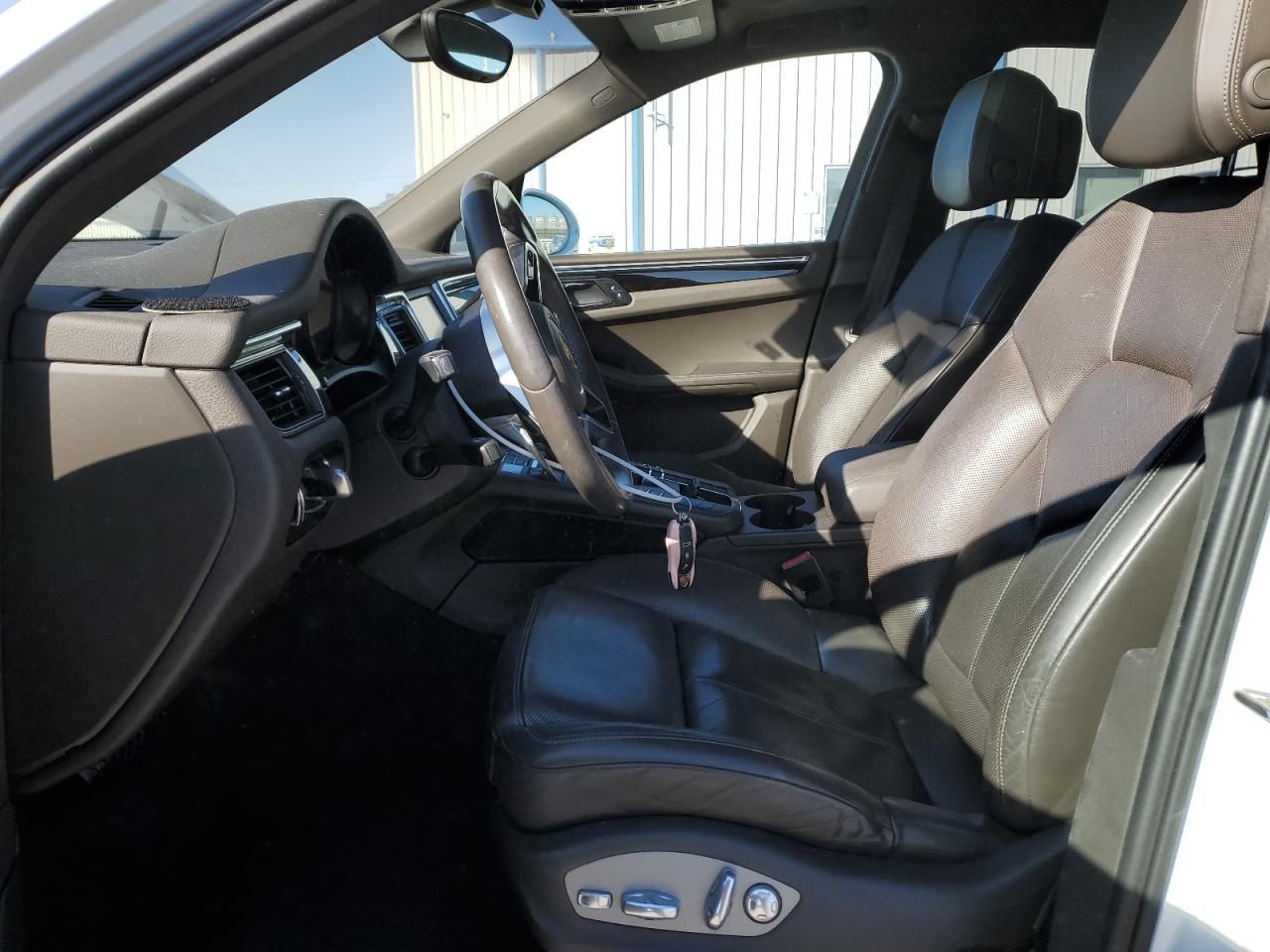 2016 Porsche Macan - Image 7