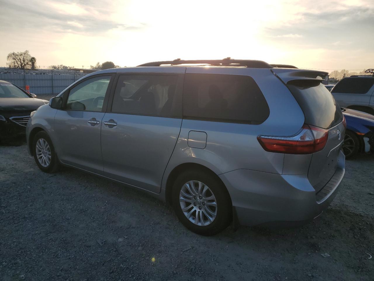 2017 Toyota Sienna - Image 2