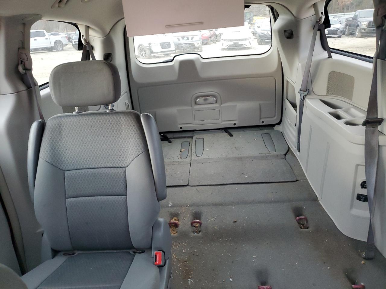 2009 Chrysler Town & Country - Image 10