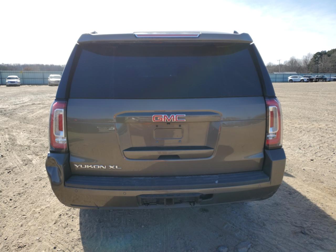 2016 GMC Yukon - Image 6