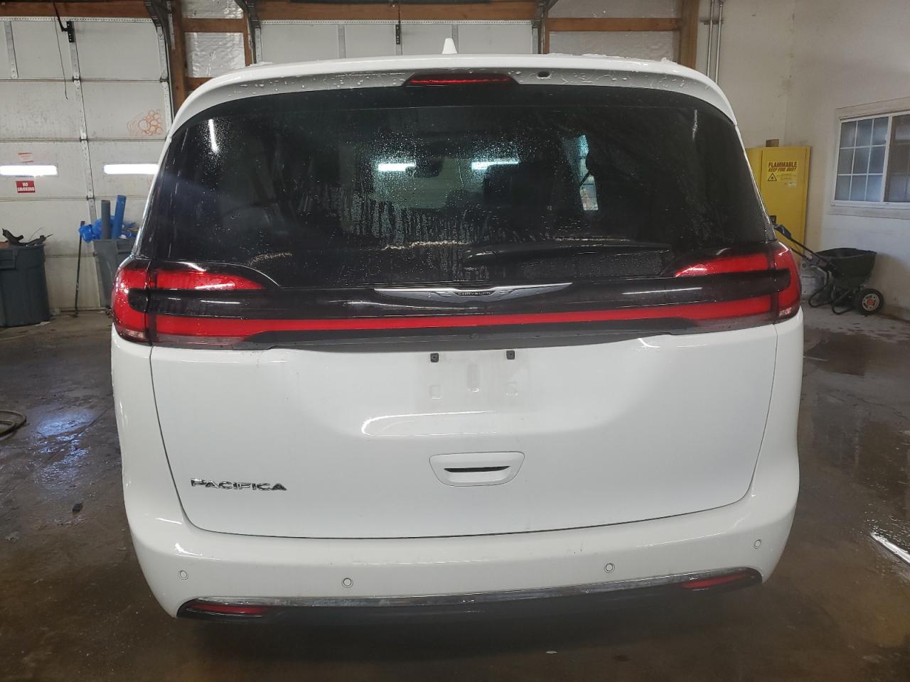 2022 Chrysler Pacifica - Image 6