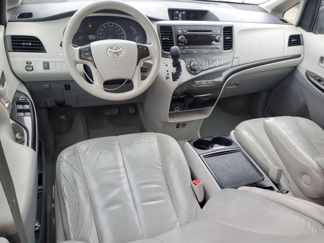 2014 Toyota Sienna - Image 8