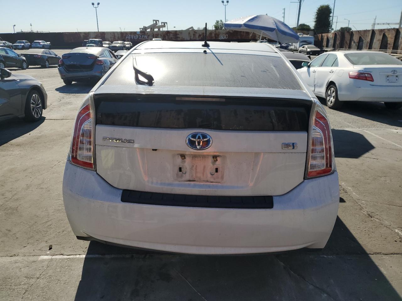 2015 Toyota Prius - Image 6